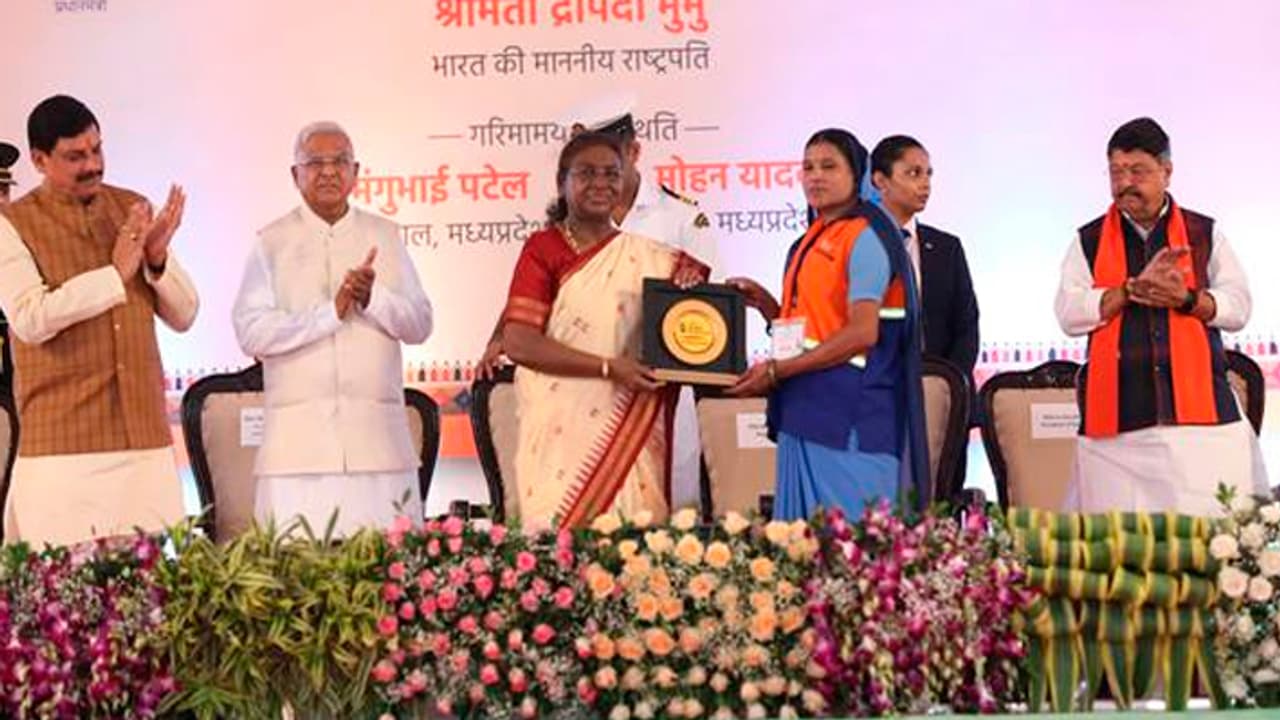 Droupadi Murmu in Ujjain addressed Safai Mitra Sammelan Droupadi Murmu in Ujjain addressed Safai Mitra Sammelan