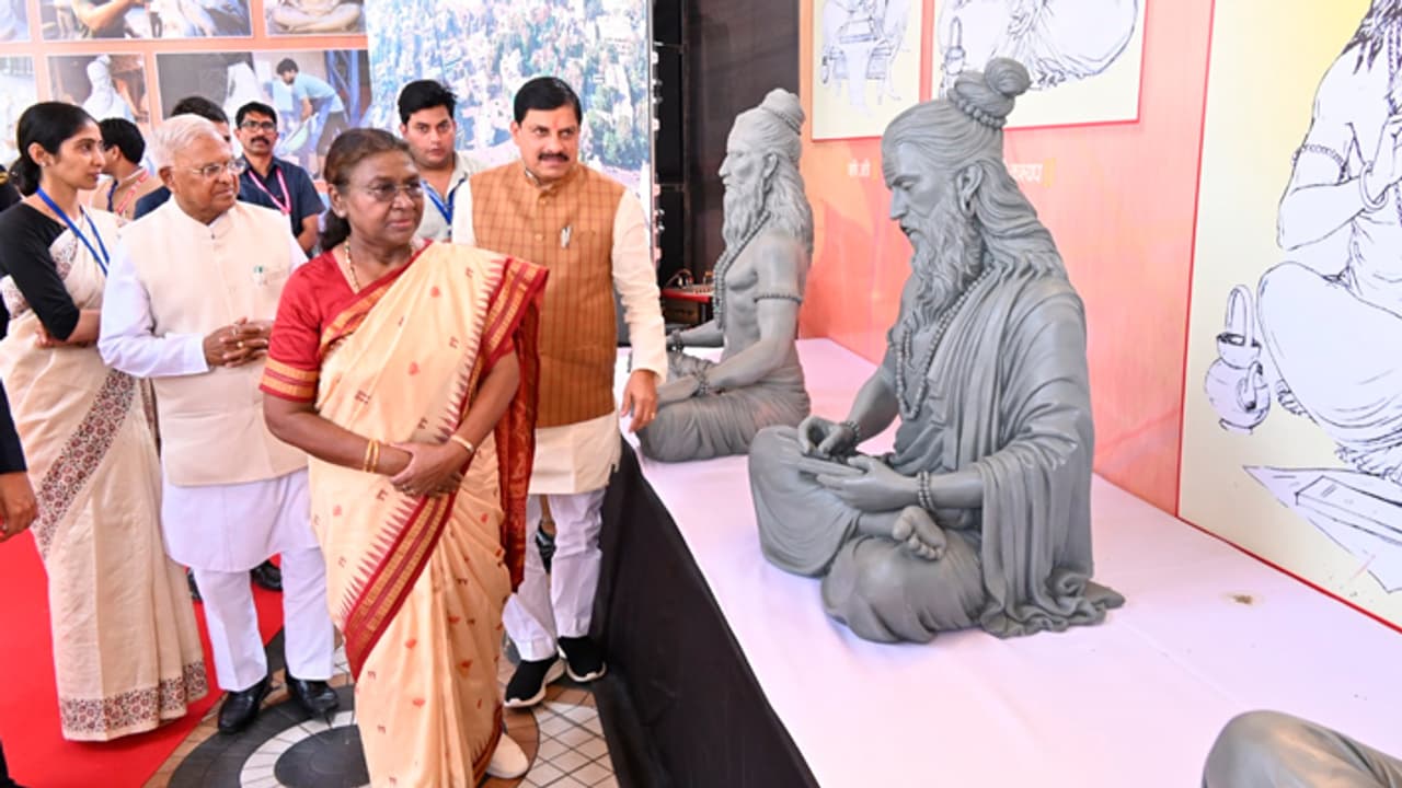 President Droupadi Murmu in Ujjain Mahakal Lok interacted with craftsmen President Droupadi Murmu in Ujjain Mahakal Lok interacted with craftsmen
