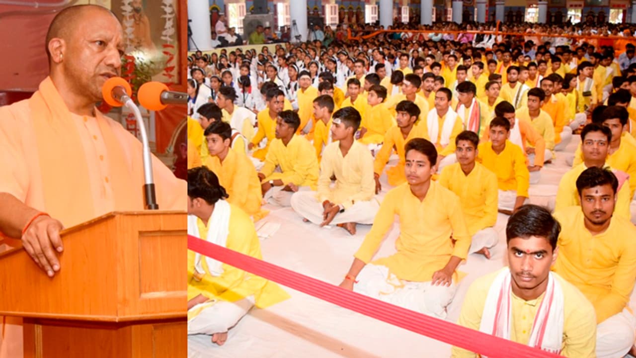 CM Yogi addresses the tribute ceremony of Mahant Avaidyanath Ji Maharaj CM Yogi addresses the tribute ceremony of Mahant Avaidyanath Ji Maharaj
