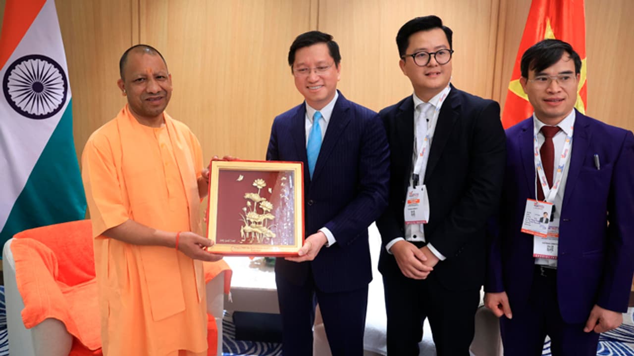 Yogi Adityanath meet Vietnam delegates at UPITS 2024 Yogi Adityanath meet Vietnam delegates at UPITS 2024