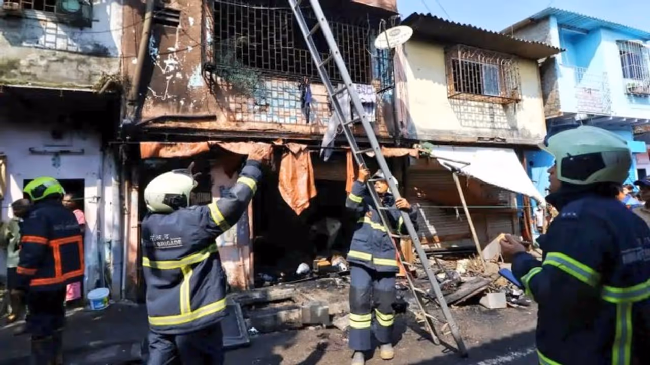 Mumbai 7 people dead in Chembur fire Mumbai 7 people dead in Chembur fire