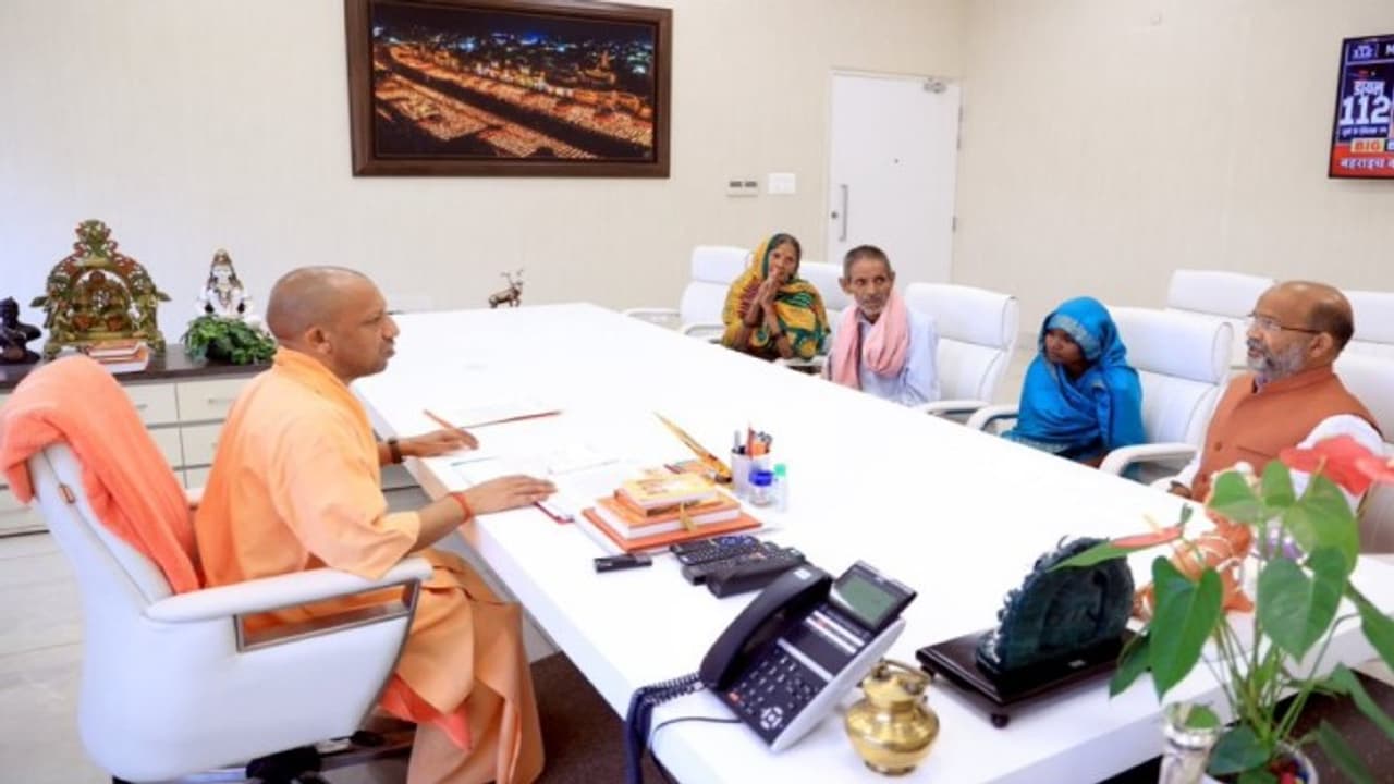 Ram Gopal Mishra's family met CM Yogi Ram Gopal Mishra's family met CM Yogi