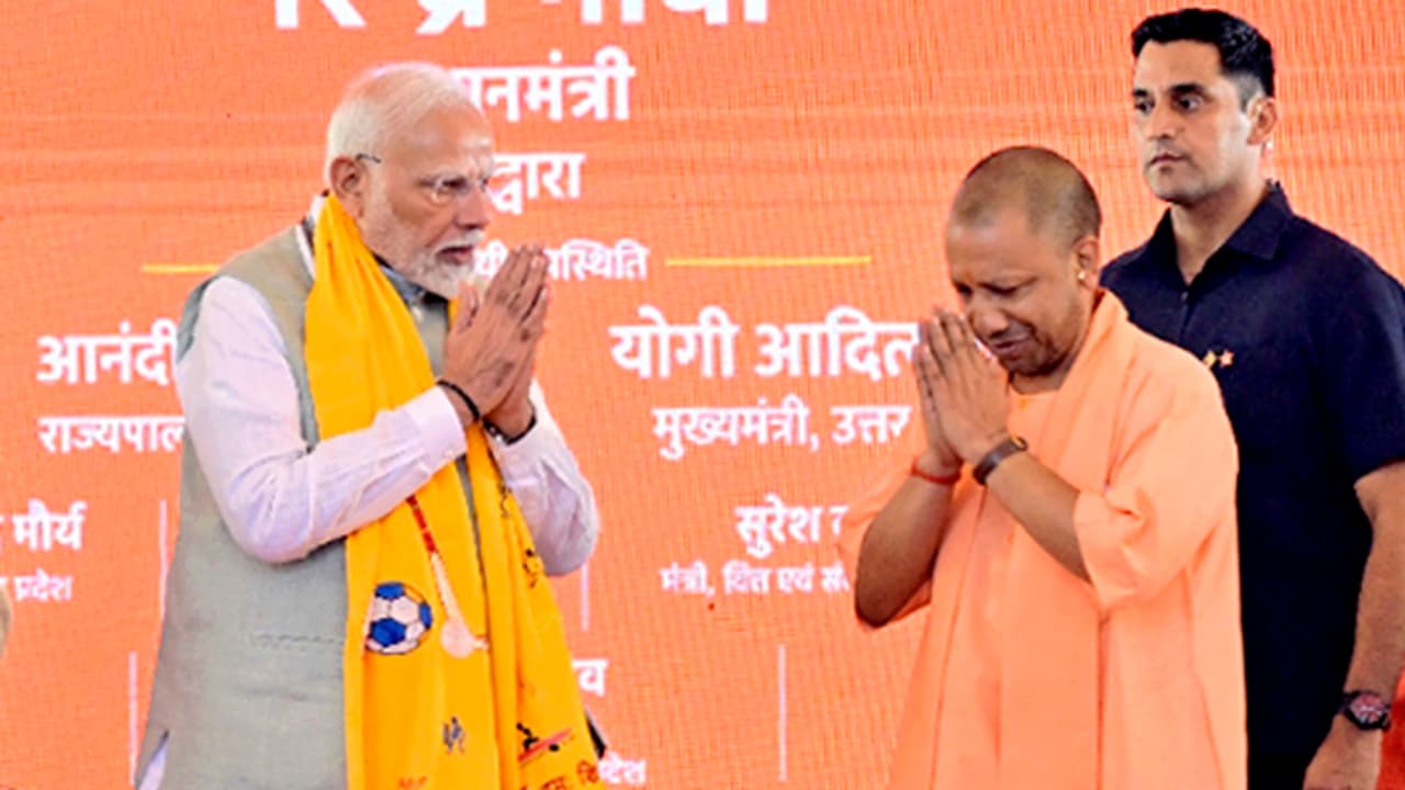 PM Modi in Varanasi gifts projects worth Rs 6700 crore praised the Yogi government for the development of UP PM Modi in Varanasi gifts projects worth Rs 6700 crore praised the Yogi government for the development of UP
