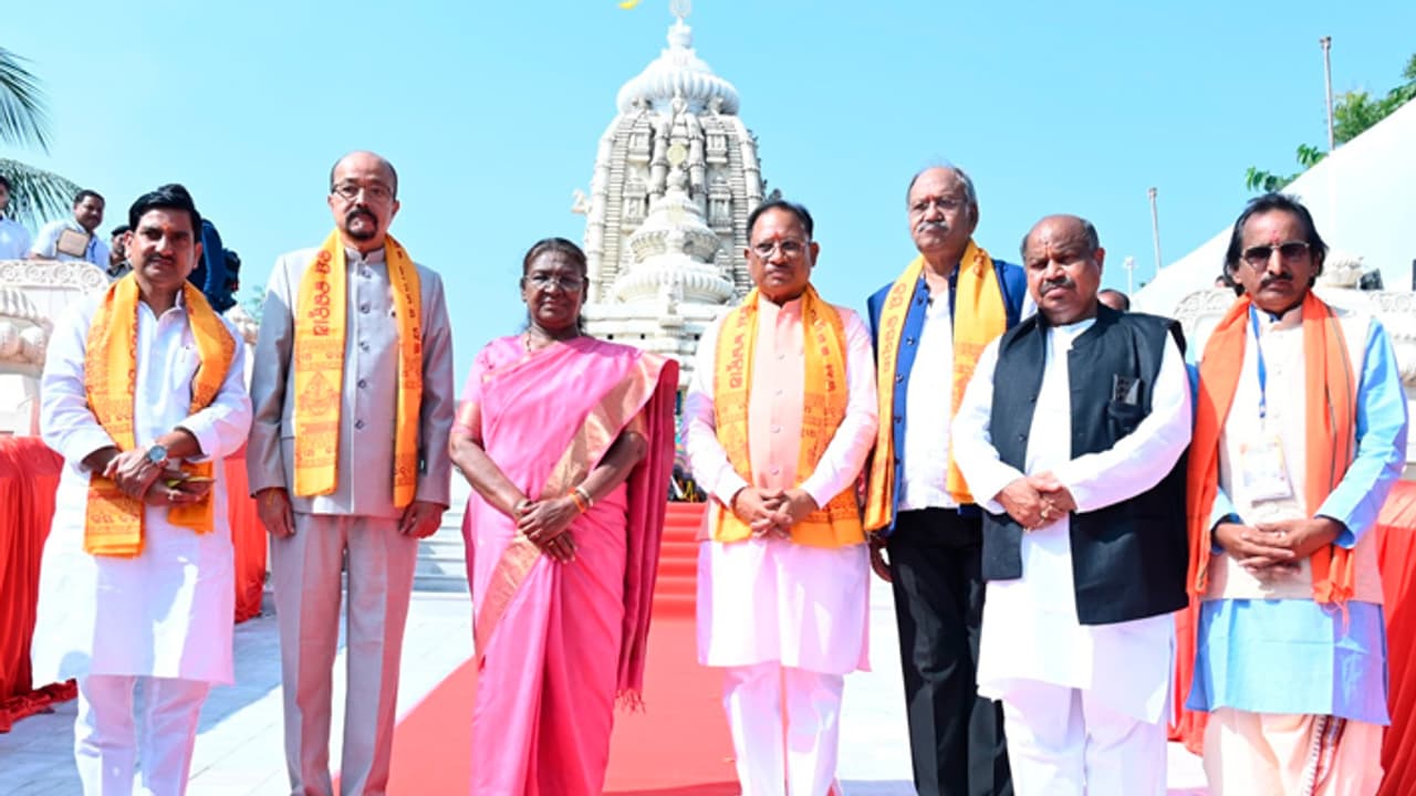 Droupadi Murmu and governor Ramen Deka had darshan of Mahaprabhu Shri Jagannath Lord in Raipur Droupadi Murmu and governor Ramen Deka had darshan of Mahaprabhu Shri Jagannath Lord in Raipur