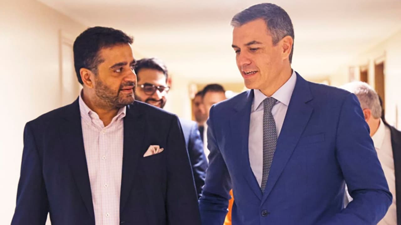 Spain President Pedro Sanchez in India visited Yashraj Films Spain President Pedro Sanchez in India visited Yashraj Films