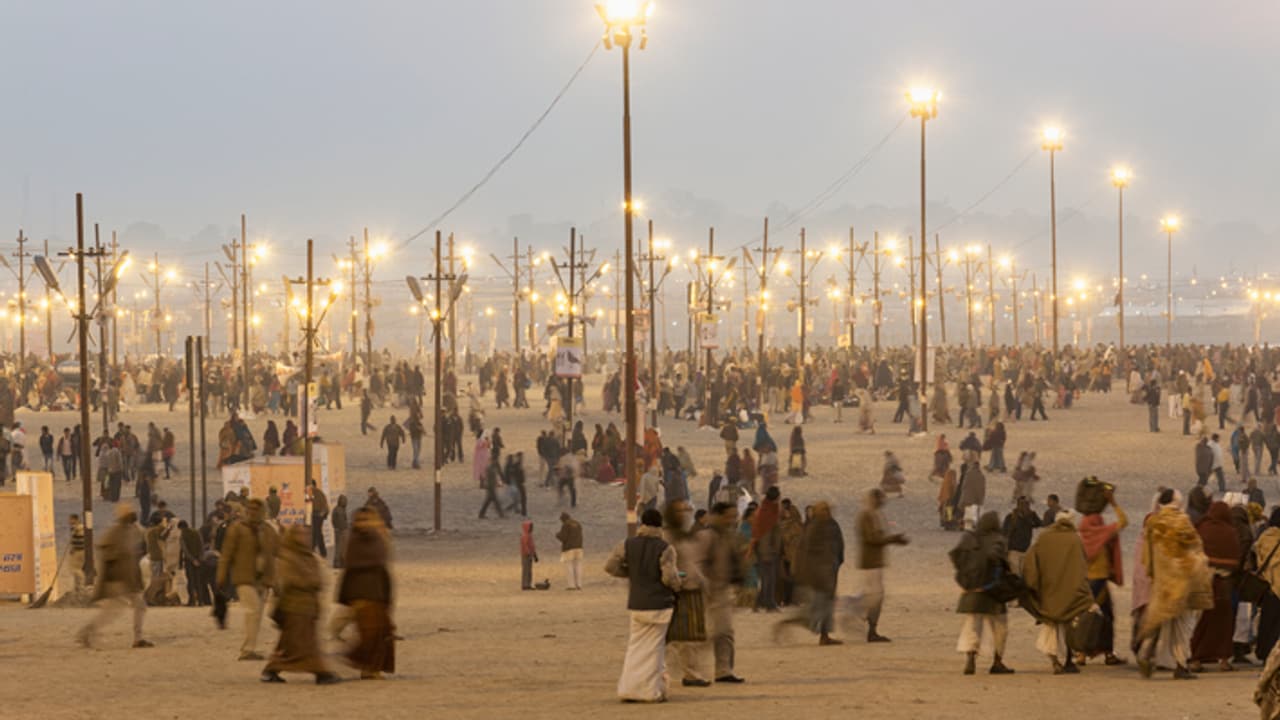 Prayagraj Mahakumbh 2025 to shine with over 40 thousand rechargeable lights Prayagraj Mahakumbh 2025 to shine with over 40 thousand rechargeable lights