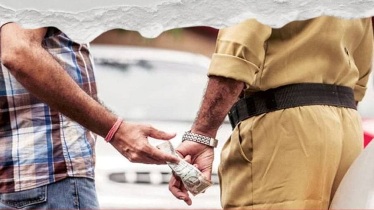 Bareilly corrupt officer demanded 1 lakh in return for transfer to Madrasa Bareilly corrupt officer demanded 1 lakh in return for transfer to Madrasa