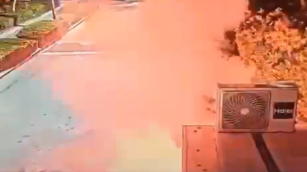 Benjamin Netanyahu flash bombs attack Benjamin Netanyahu flash bombs attack