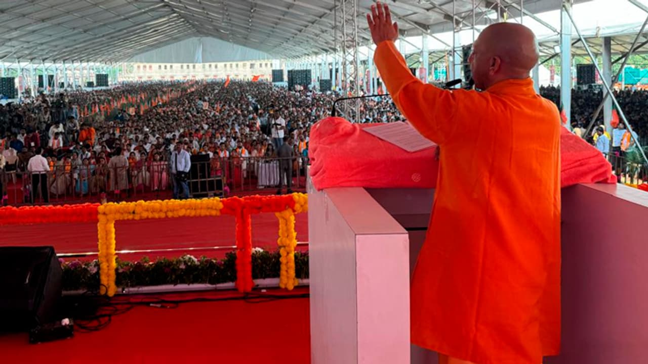 Yogi Adityanath in Maharashtra Election 2024 campaigning