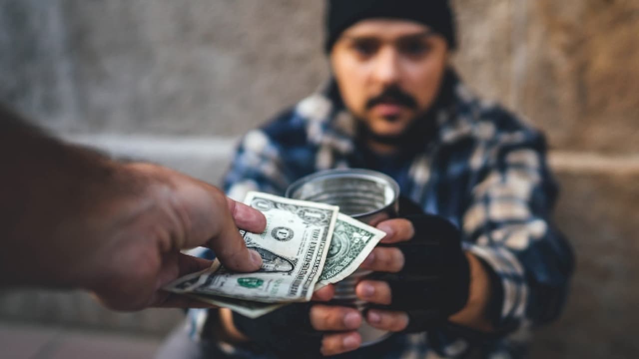 Pakistan beggar family Royal feast for 20000 Viral video Pakistan beggar family Royal feast for 20000 Viral video