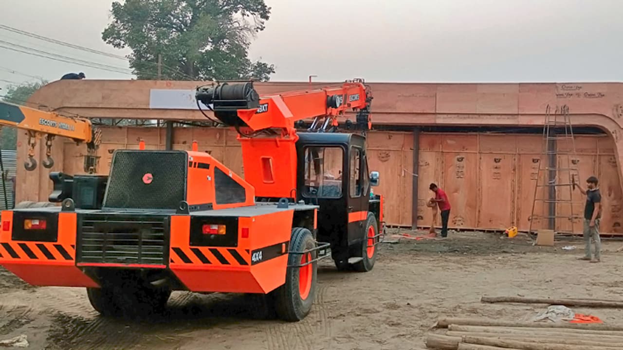 bollywood art director to make control room for pryagraj mahakumbh 2025 bollywood art director to make control room for pryagraj mahakumbh 2025