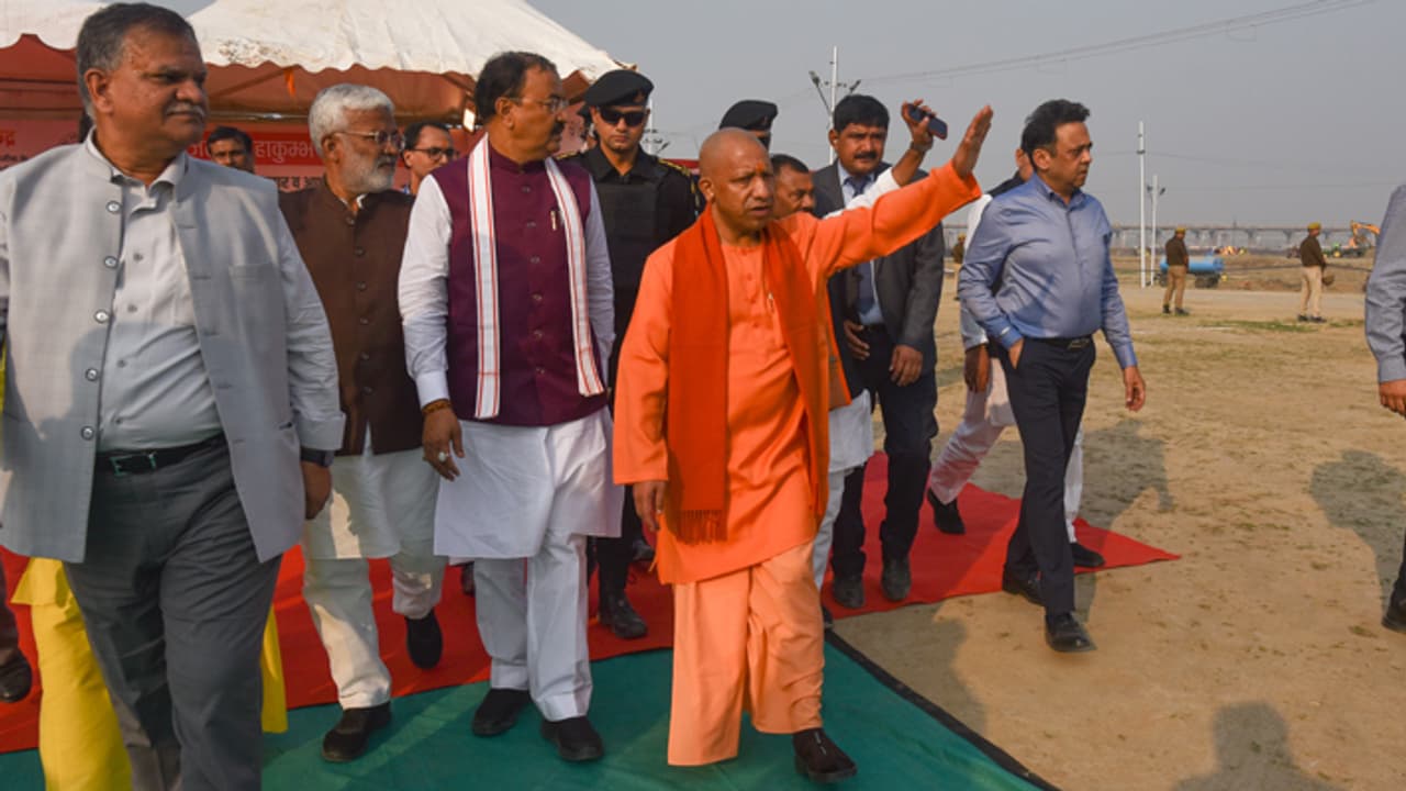 Yogi Adityanath government campaign for cleanliness and environmental protection at Prayagraj Mahakumbh 2025 Yogi Adityanath government campaign for cleanliness and environmental protection at Prayagraj Mahakumbh 2025