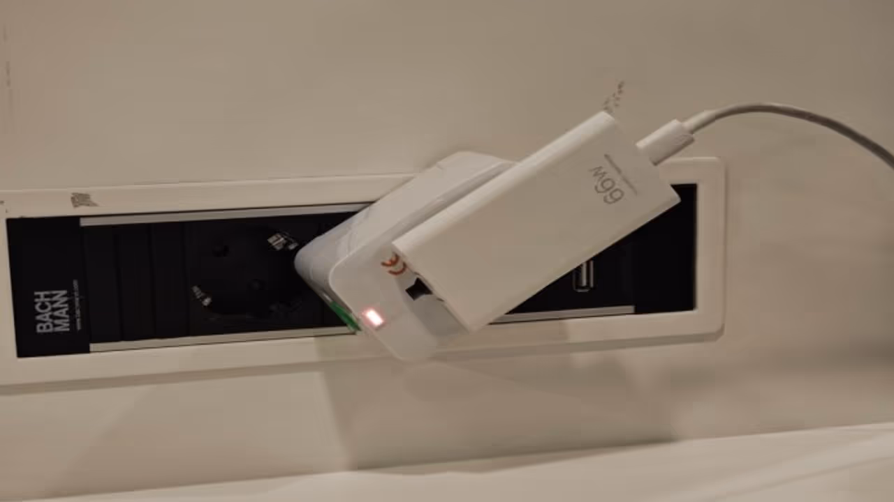 Current in mobile charger