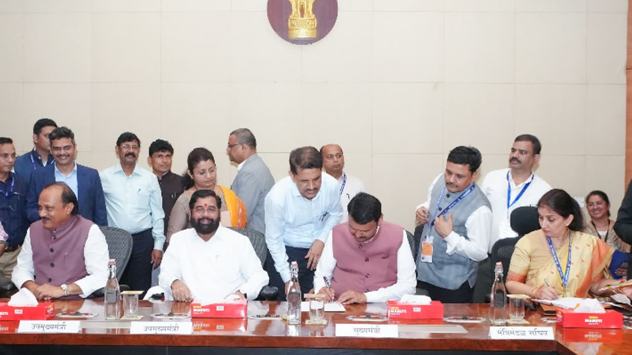 Devendra Fadnavis first sign