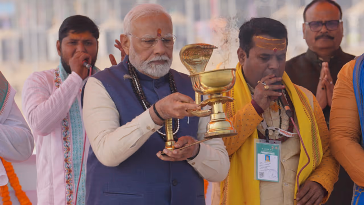 PM Modi in Prayagraj offers prayers at Akshayavat performs parikrama and reviews corridor progress PM Modi in Prayagraj offers prayers at Akshayavat performs parikrama and reviews corridor progress