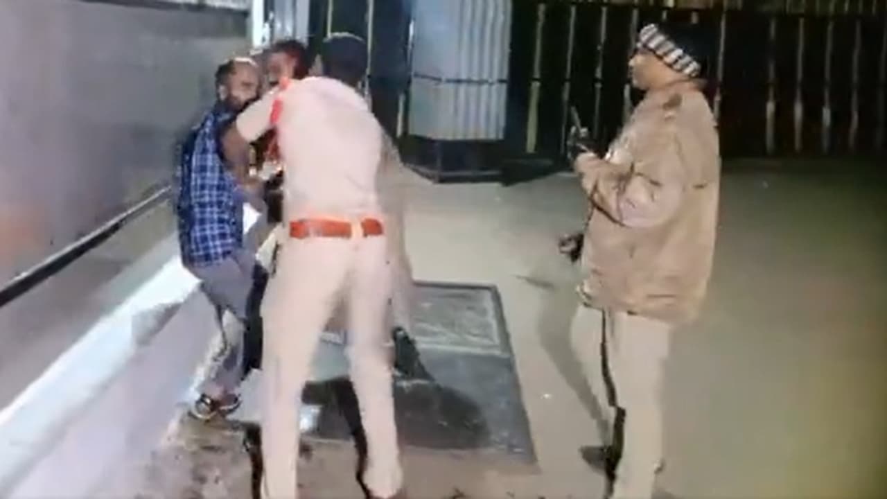 Allu Arjun Fan Attempts Suicide Outside Chanchalguda Jail Allu Arjun Fan Attempts Suicide Outside Chanchalguda Jail