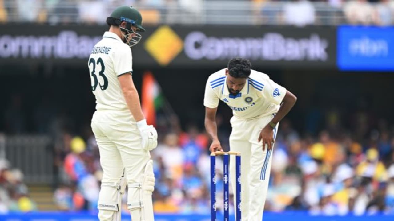 Ind vs aus Brisbane test Mohammad Siraj changes the bell and got wickets of marnus labuschagne watch viral video