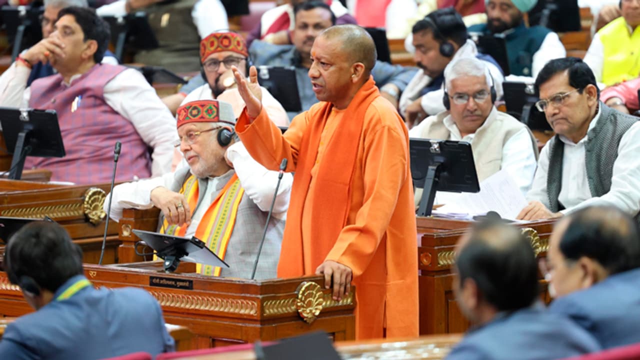 Yogi Adityanath on 2nd day of UP Assembly winter session 2024 targeted congress leader priyanka gandhi Yogi Adityanath on 2nd day of UP Assembly winter session 2024 targeted congress leader priyanka gandhi