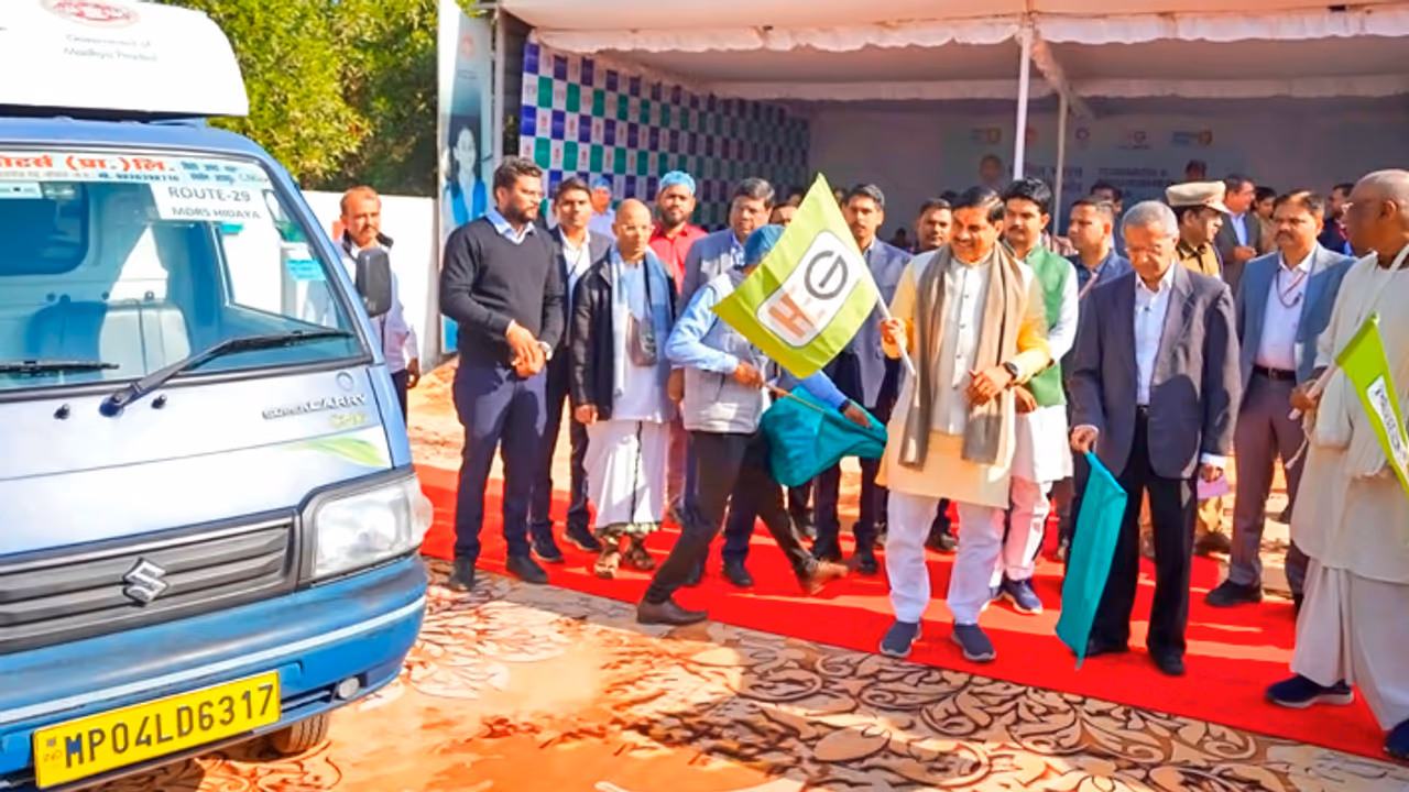 Mohan Yadav flags off food distribution vehicle of Akshaya Patra Foundation Mohan Yadav flags off food distribution vehicle of Akshaya Patra Foundation