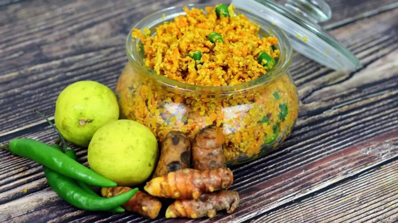 how to make Raw turmeric pickle