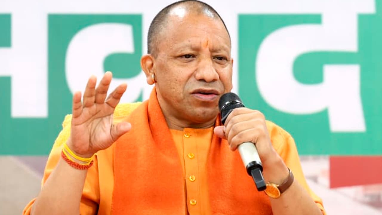 Yogi Adityanath instruction policemen training to be completed by March 2025 Yogi Adityanath instruction policemen training to be completed by March 2025