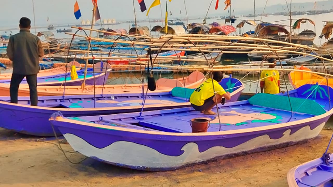 boats are painted under Namami Gange Programme for Prayagraj Mahakumbh 2025 boats are painted under Namami Gange Programme for Prayagraj Mahakumbh 2025