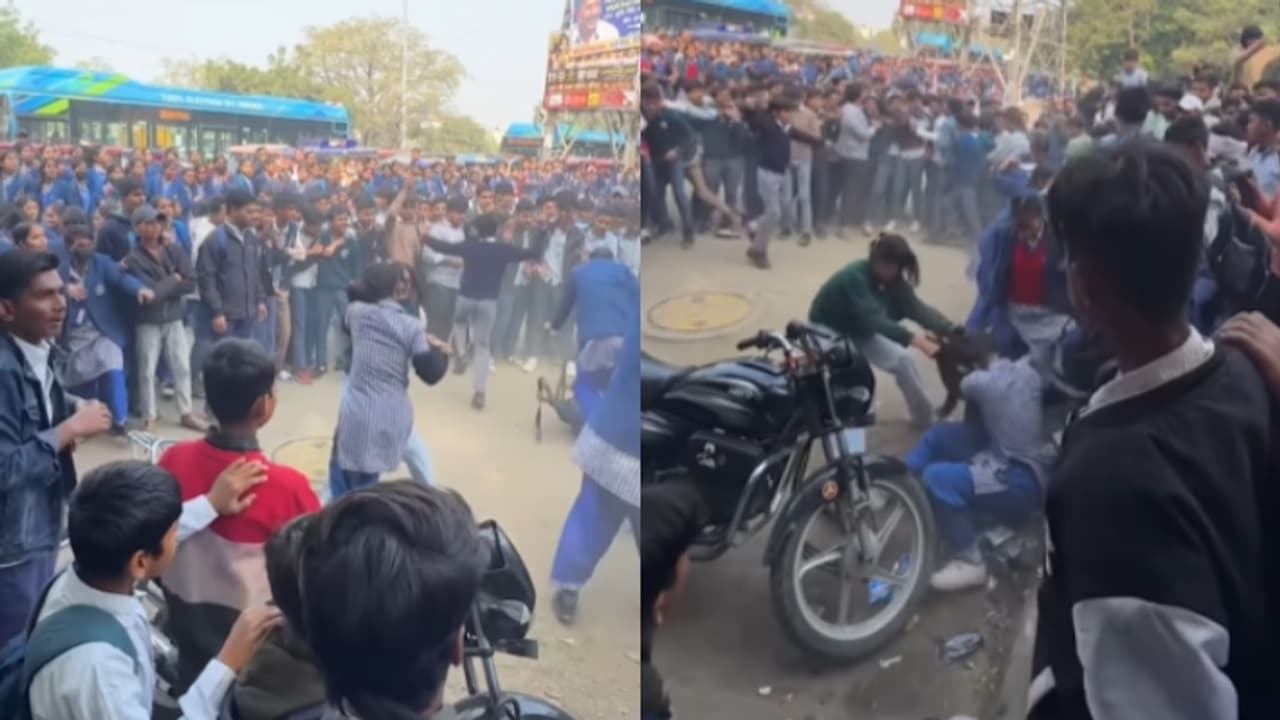 School Fight viral video schoolgirls belt fight School Fight viral video schoolgirls belt fight