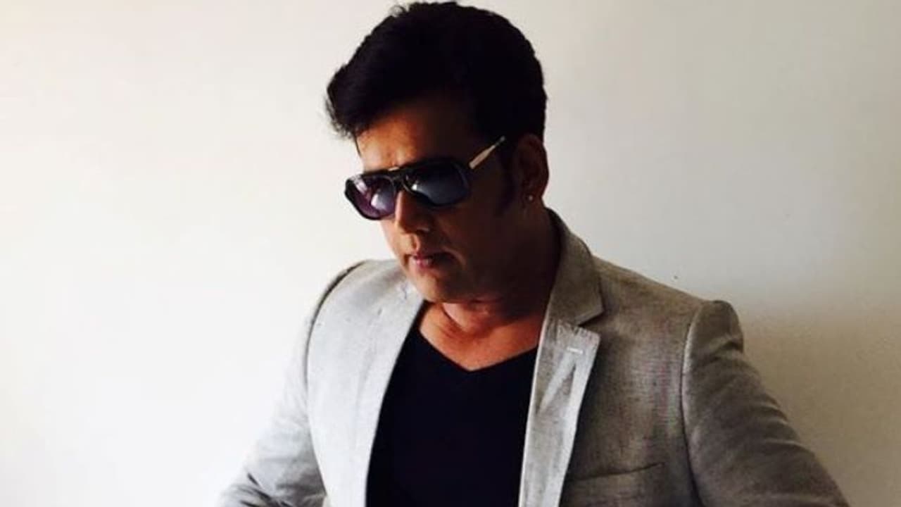 ravi kishan back photo