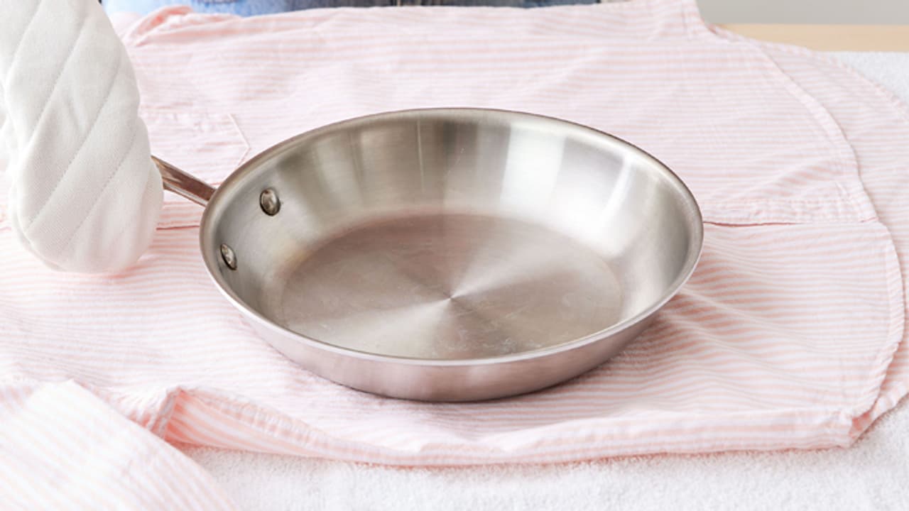 easy way to iron your clothes without iron 