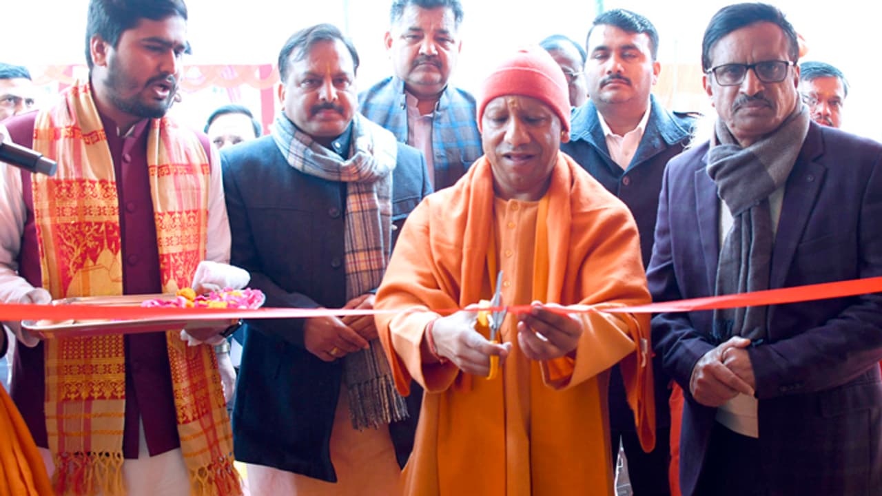 Yogi Adityanath inaugurated night shelter in Gorakhpur Transport Nagar Yogi Adityanath inaugurated night shelter in Gorakhpur Transport Nagar