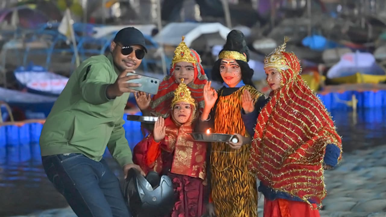 devotees having pride with Prayagraj Mahakumbh 2025 decoration devotees having pride with Prayagraj Mahakumbh 2025 decoration