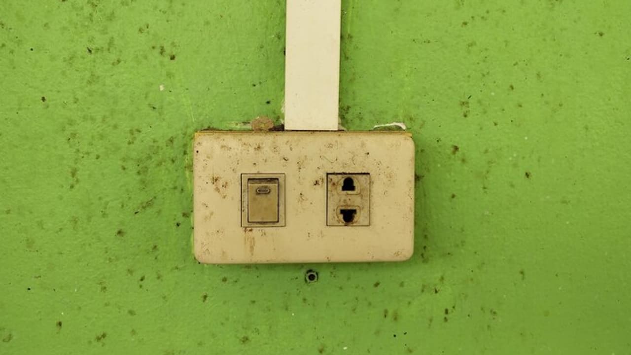 How to clean Greasy and dirty switch board