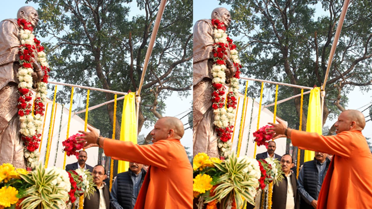 Yogi Adityanath unveiled the statue of former freedom fighter and social worker Kamla Bahuguna Yogi Adityanath unveiled the statue of former freedom fighter and social worker Kamla Bahuguna