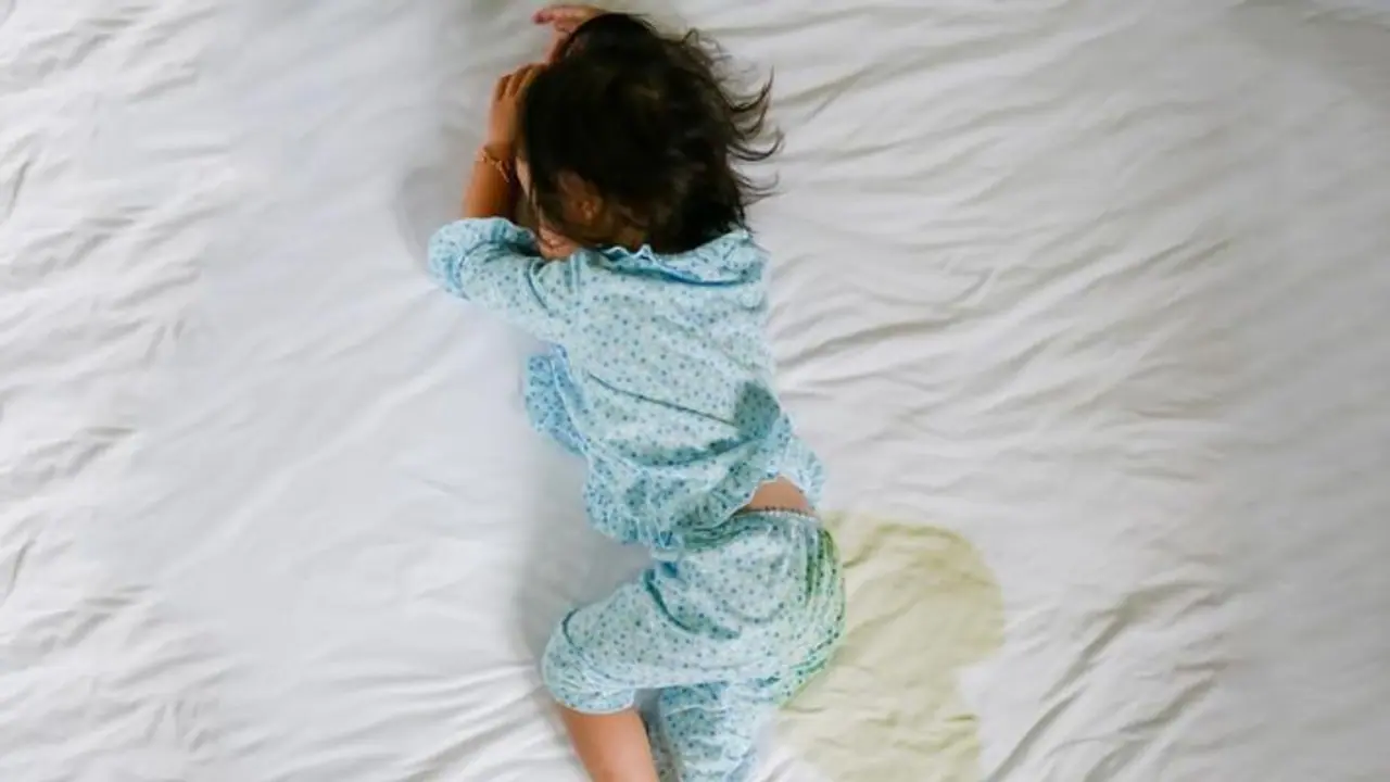 How to remove urine stains from bedsheets How to remove urine stains from bedsheets