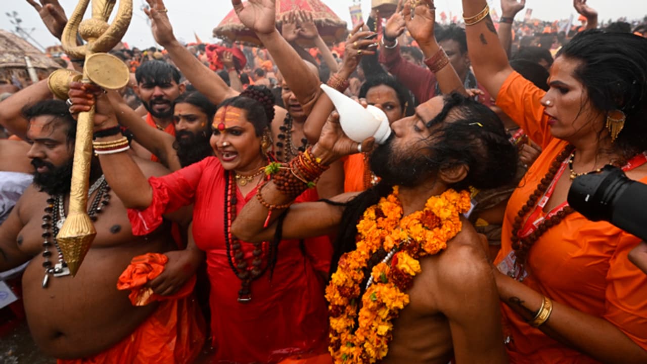 kinnar akhara at prayagraj mahakumbh 2025 makar sankranti amrit snan kinnar akhara at prayagraj mahakumbh 2025 makar sankranti amrit snan