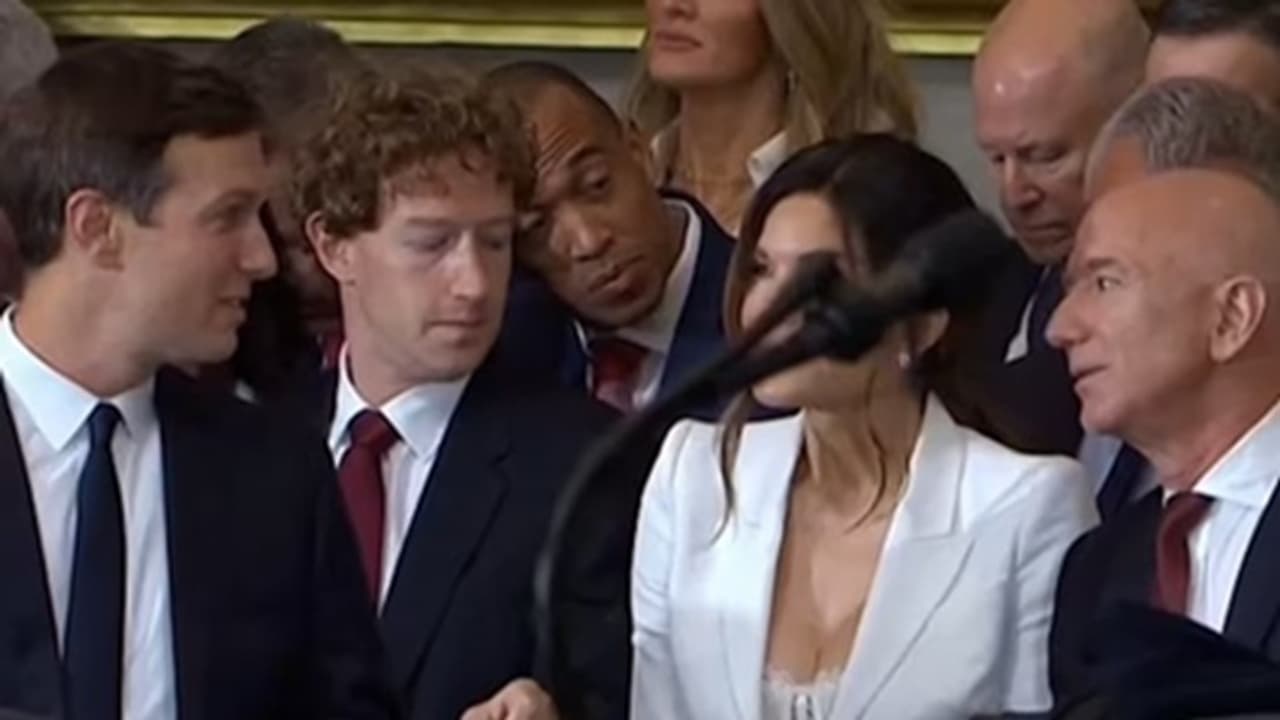 Mark Zuckerberg Looking At Lauren Sanchez Cleavage Mark Zuckerberg Looking At Lauren Sanchez Cleavage