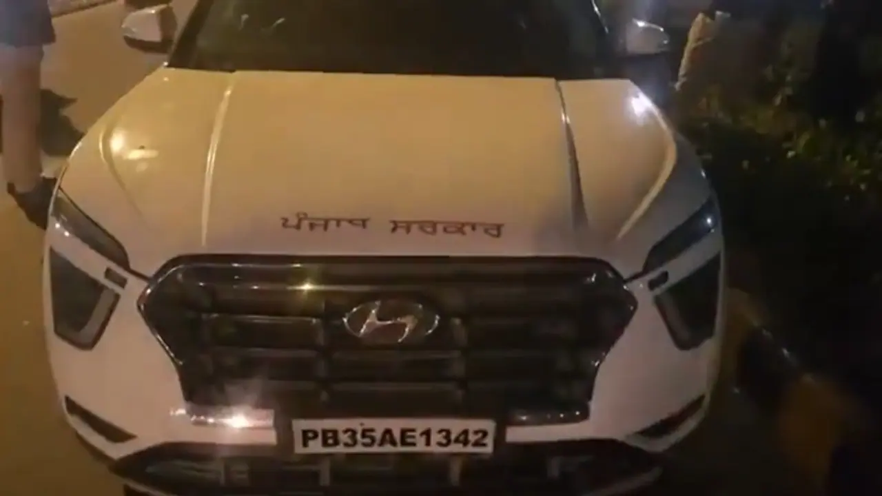 Delhi Police seized Punjab government car 