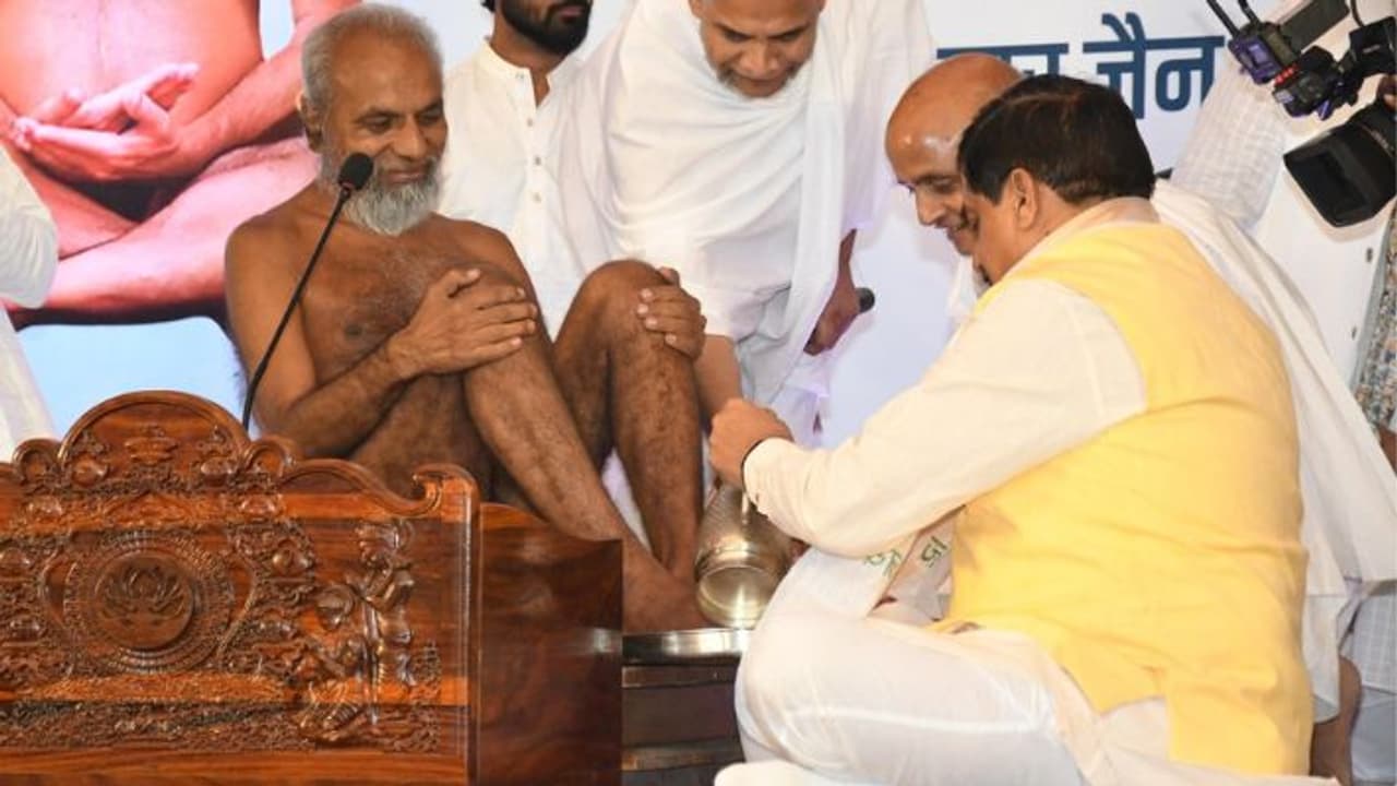 Acharyashri Vidyasagar CM YAdav Acharyashri Vidyasagar CM YAdav