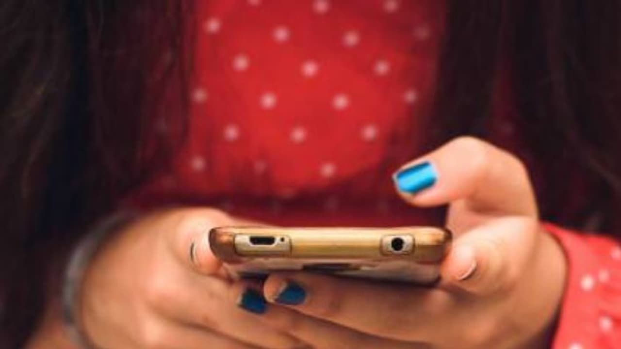 girl called petrol pump business operator