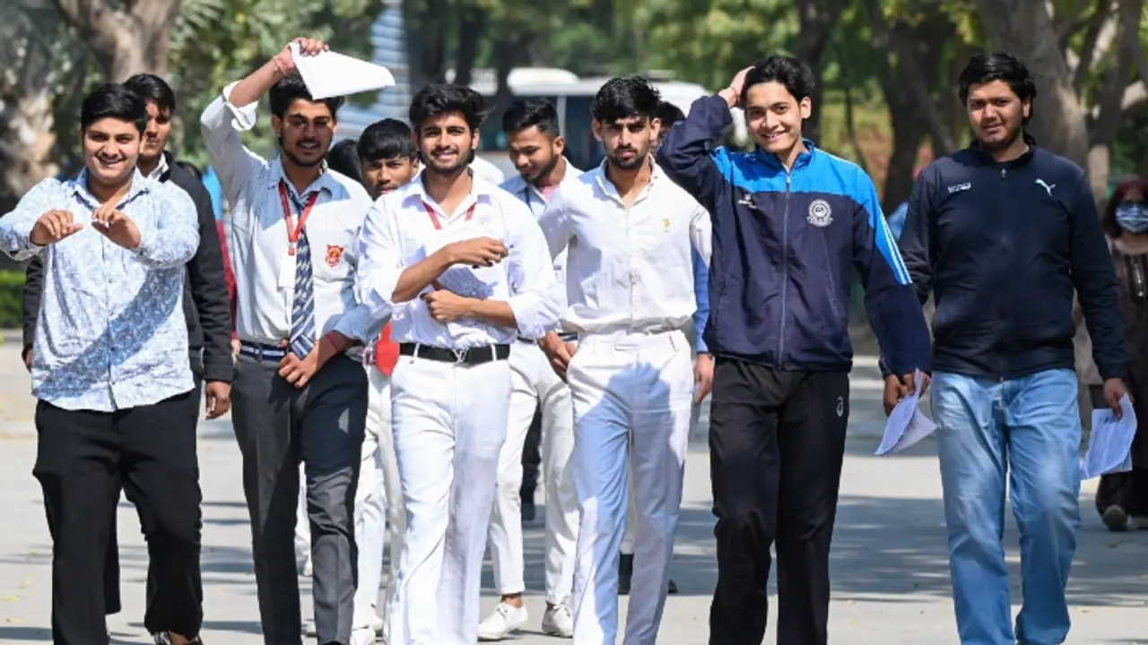 MP Govt Reward for Meritorious Student MP Govt Reward for Meritorious Student