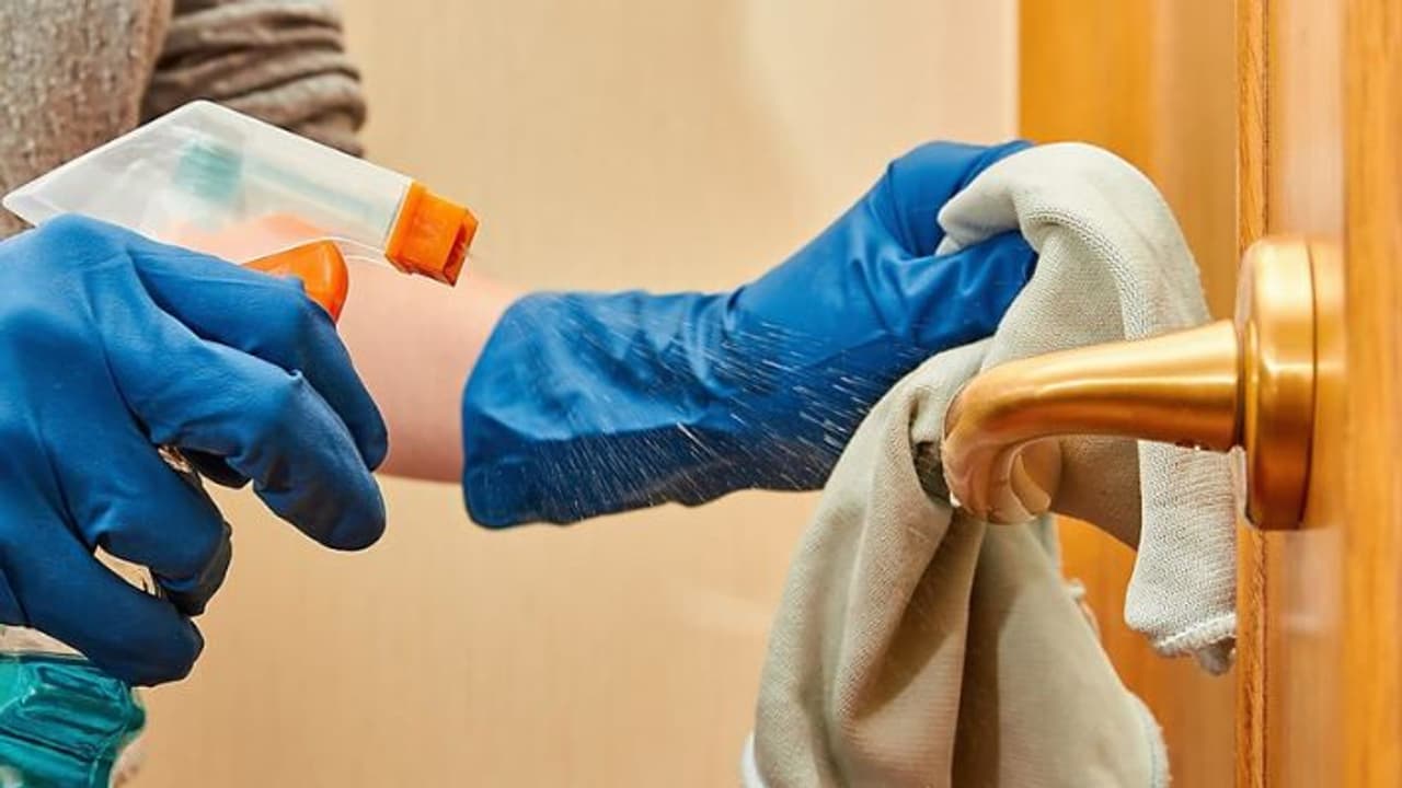 Clean dirty door handles easily