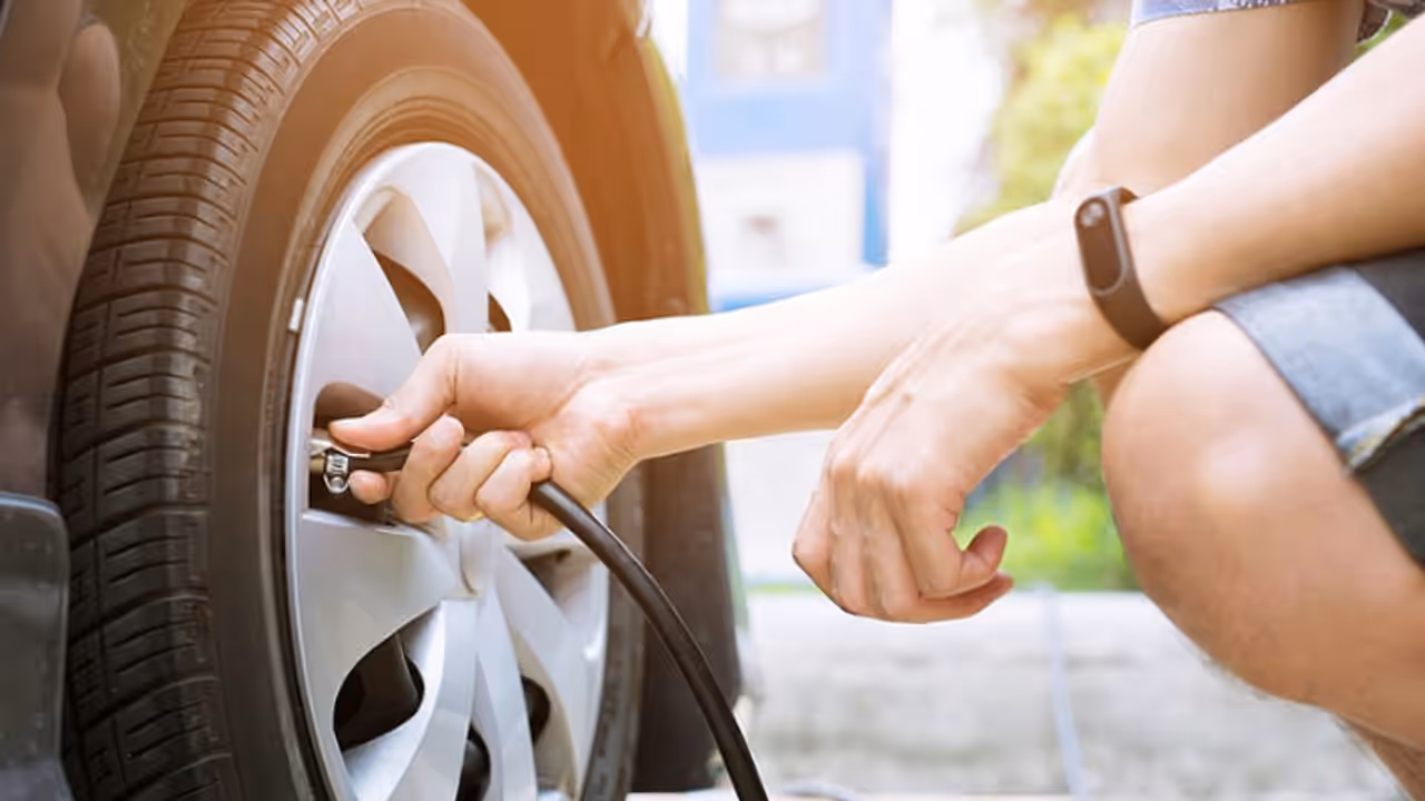 Normal Air vs. Nitrogen air, Nitrogen, Nitrogen Tyres, Tyre Pressure, Monsoon Driving, Car Safety, Tyre Maintenance, Nitrogen vs Air, Monsoon Car Tips, Auto Tips, Vehicle Safety, Car Care, നൈട്രജൻ ടയർ, ടയർ പ്രഷർ, മഴക്കാല ഡ്രൈവിംഗ്, കാർ സുരക്ഷ, ടയർ പരിപാലനം, നൈട്രജൻ vs വായു, മഴക്കാല കാർ ടിപ്സ്, ഓട്ടോ ടിപ്സ്, വാഹന സുരക്ഷ, കാർ കെയർ Normal Air vs. Nitrogen air, Nitrogen, Nitrogen Tyres, Tyre Pressure, Monsoon Driving, Car Safety, Tyre Maintenance, Nitrogen vs Air, Monsoon Car Tips, Auto Tips, Vehicle Safety, Car Care, നൈട്രജൻ ടയർ, ടയർ പ്രഷർ, മഴക്കാല ഡ്രൈവിംഗ്, കാർ സുരക്ഷ, ടയർ പരിപാലനം, നൈട്രജൻ vs വായു, മഴക്കാല കാർ ടിപ്സ്, ഓട്ടോ ടിപ്സ്, വാഹന സുരക്ഷ, കാർ കെയർ