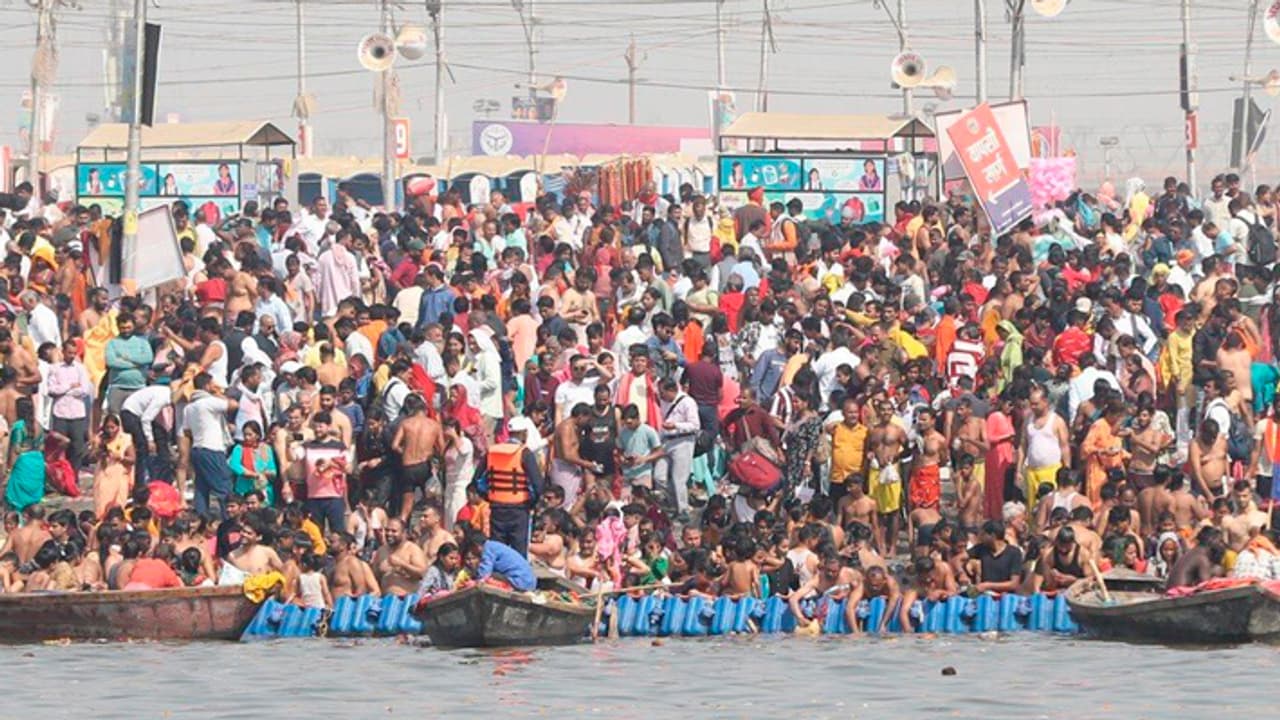Yogi Adityanath government arrangements attracted national and international devotees at mahakumbh Yogi Adityanath government arrangements attracted national and international devotees at mahakumbh