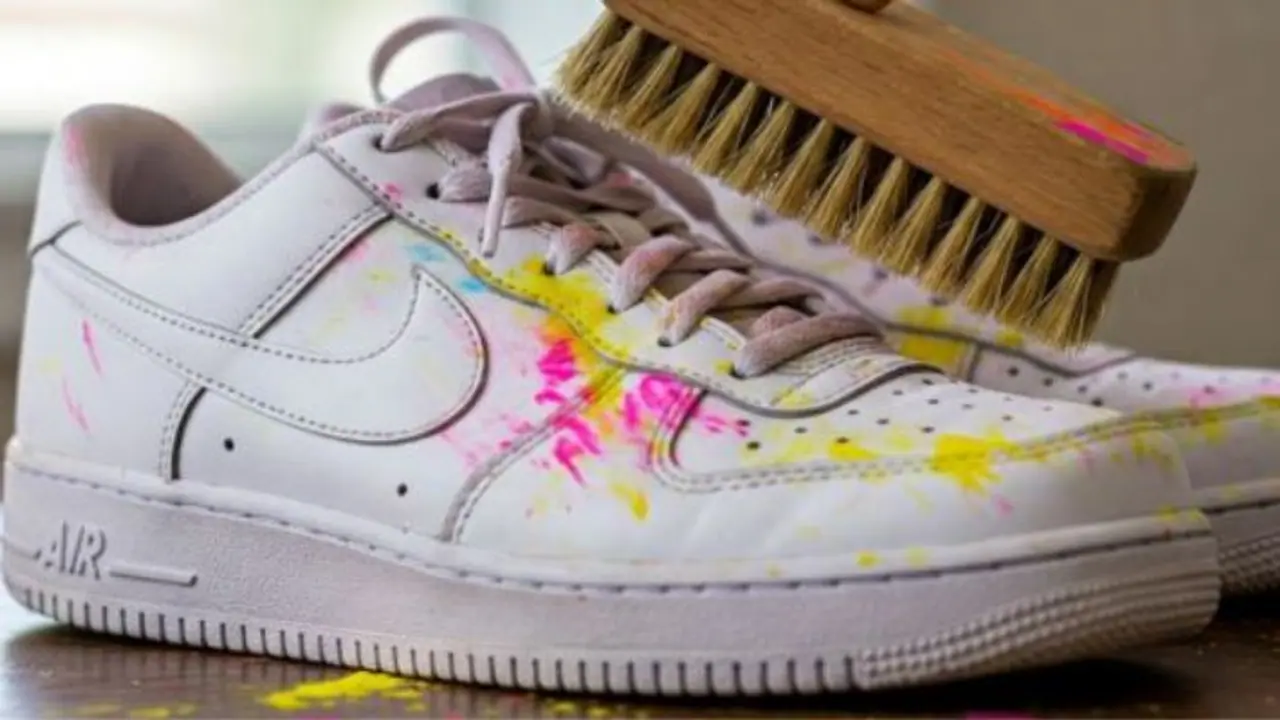 How to clean white shoes after Holi