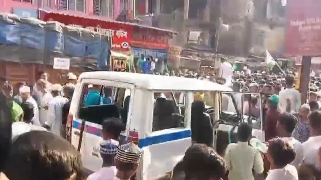 mobs vandalized a police vehicle mobs vandalized a police vehicle