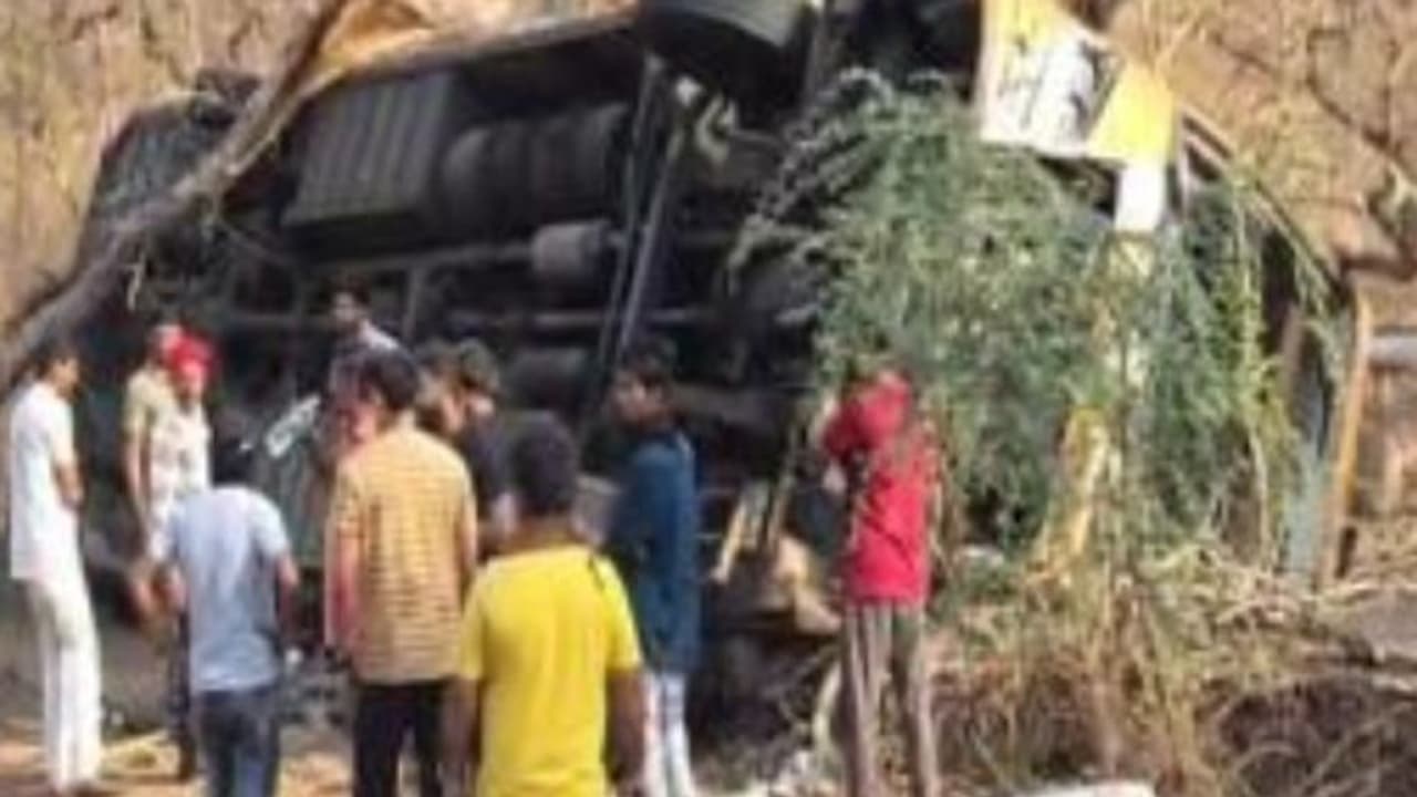 बस अपघात बस अपघात