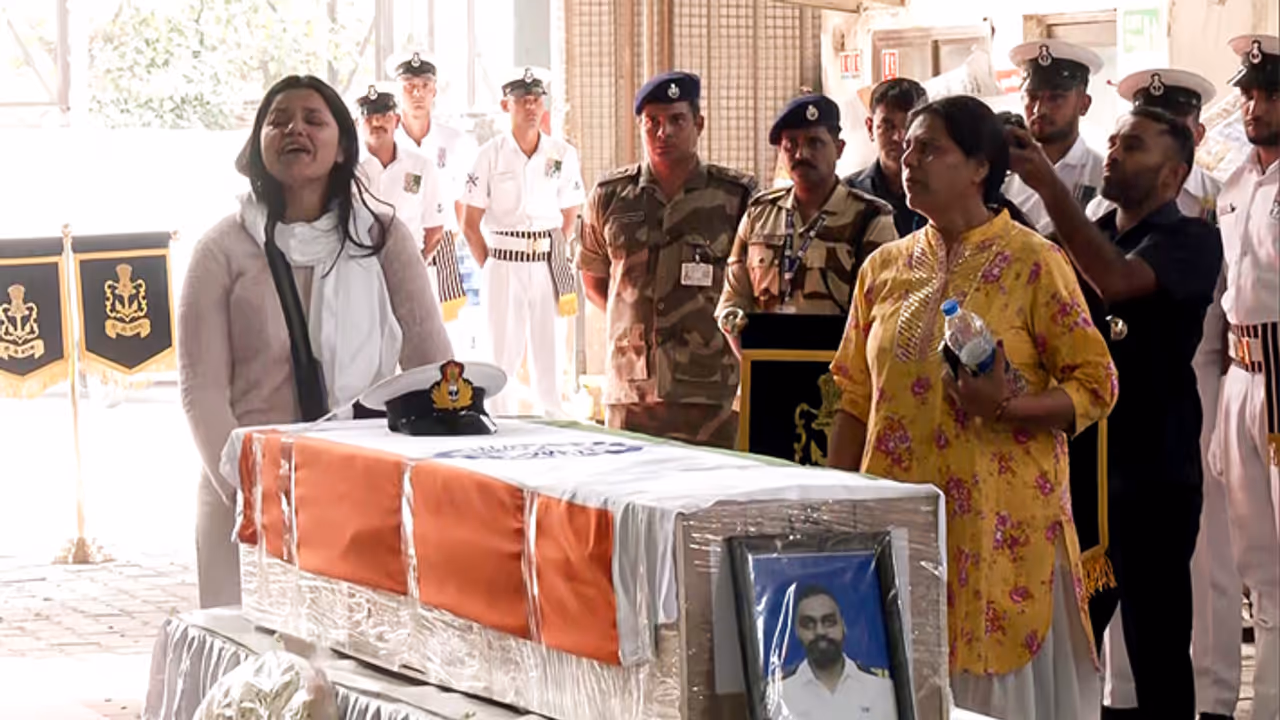 rekha gupta with vinay narwal family