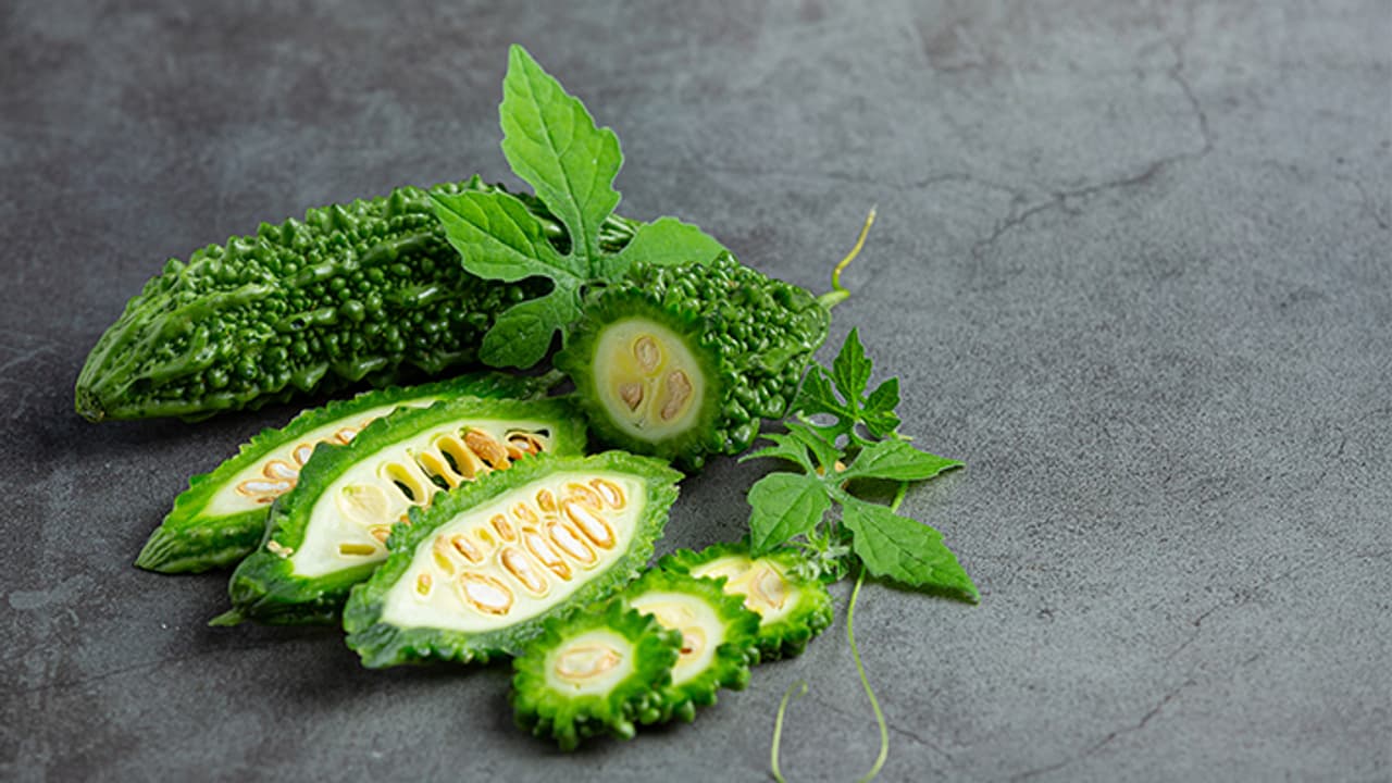 karele ki kadwahat dur karne ke tips