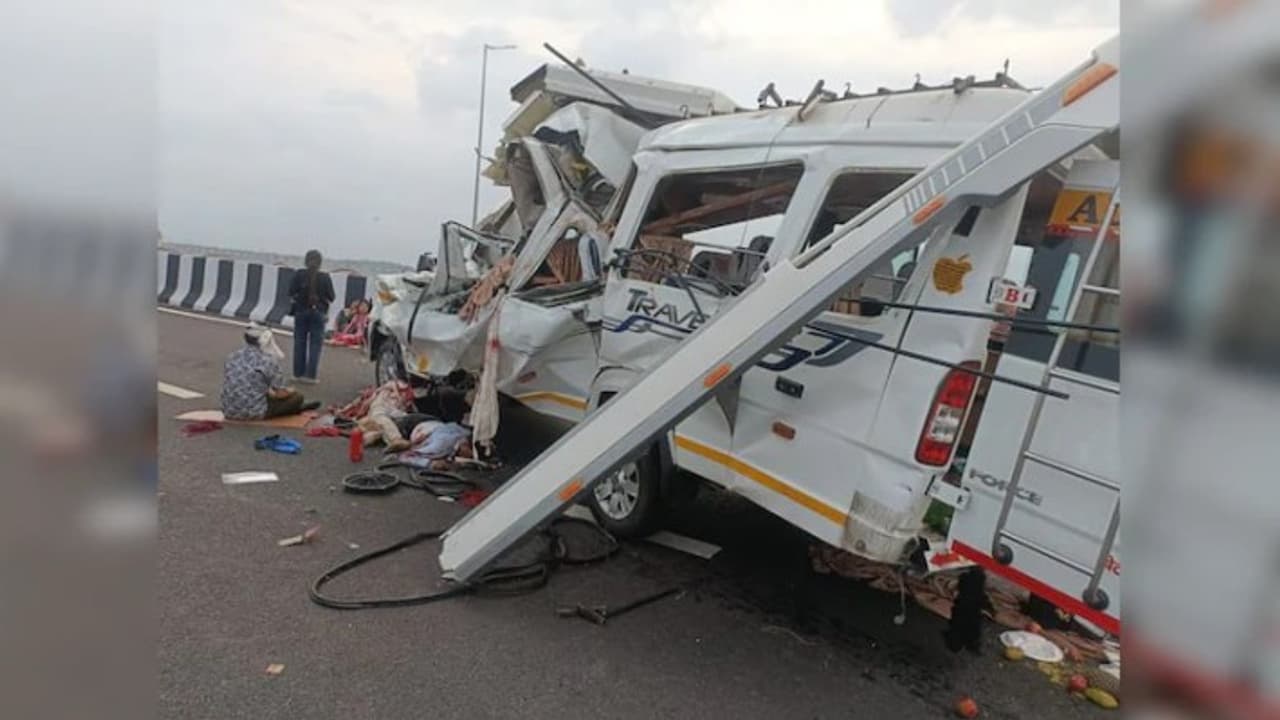 indore family traveller accident on kota expressway indore family traveller accident on kota expressway