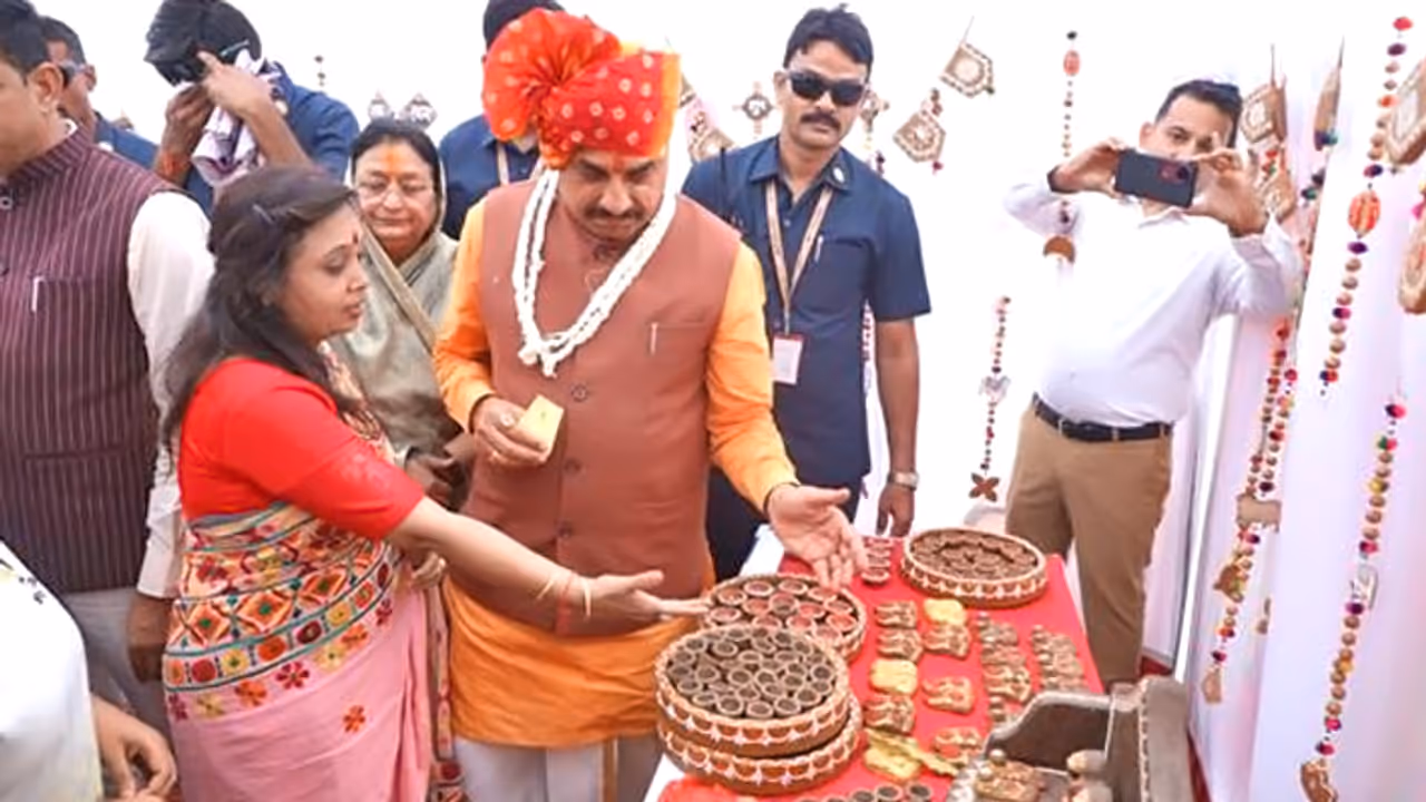 indore gobar diye swedeshi abhiyan mohan yadav